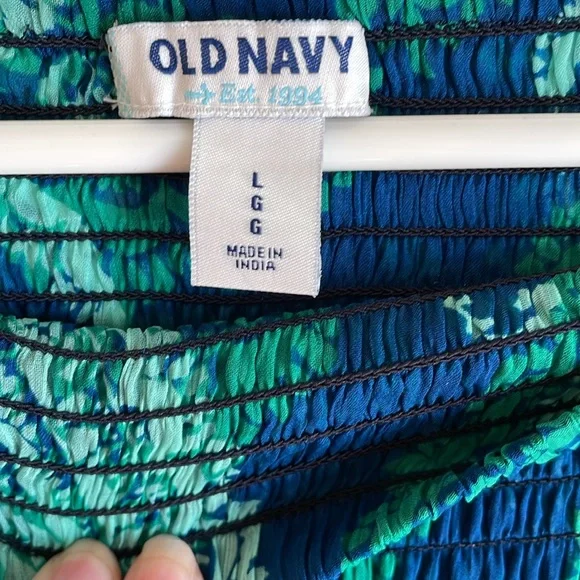 Beach ready, strapless paisley print perfect for poolside. Stretchy comfort! - Picture 2 of 6